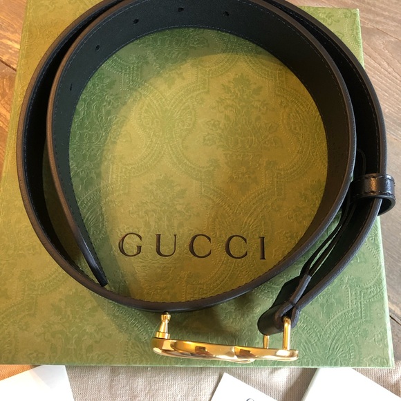 Women’s new in box Gucci belt. Black leather with gold-color double GG buckle. - Picture 2 of 10